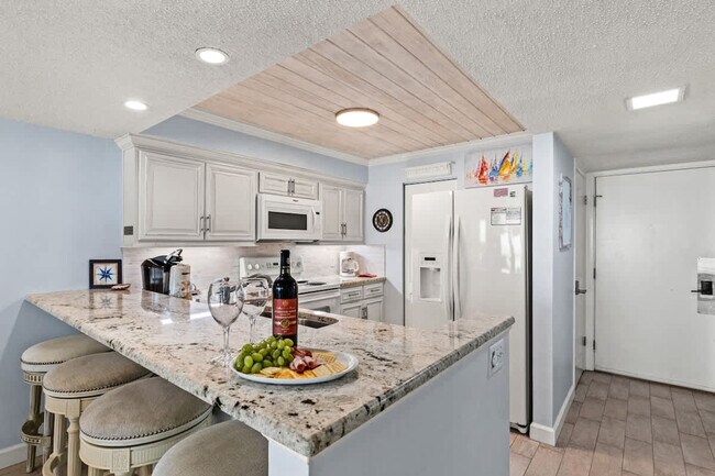 Building Photo - 7205 Thomas Dr