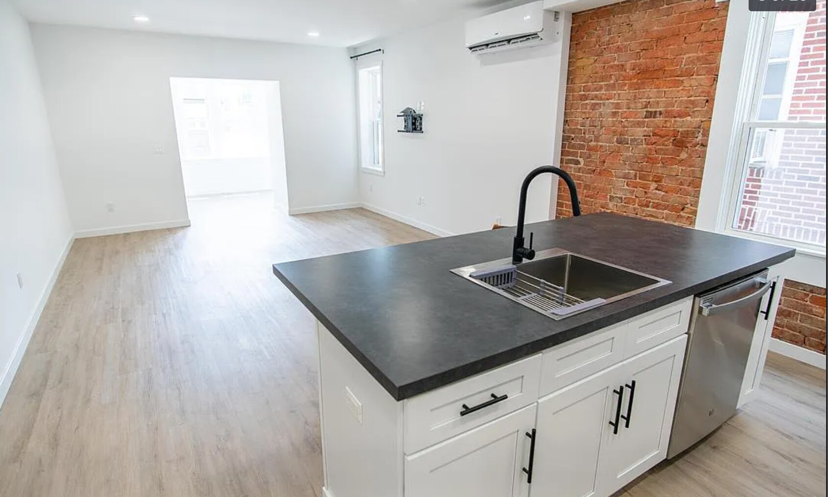 Building Photo - 1915 W Livingston St