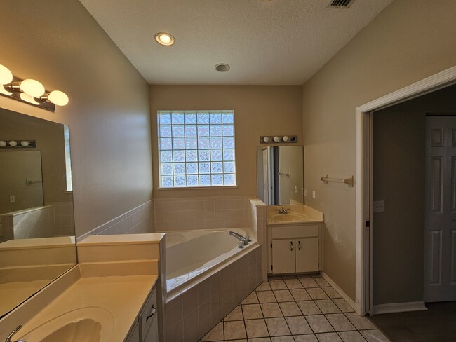 Building Photo - 17817 SE 115th Ct