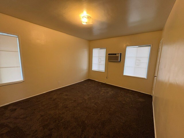 Building Photo - 652 W Riggin St