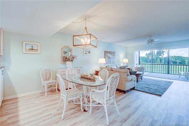 Building Photo - 5532 NE Gulfstream Way