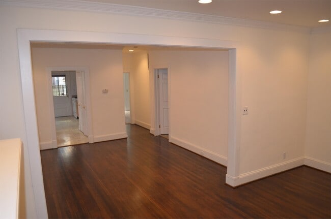 Building Photo - 621 W Princess Anne Rd