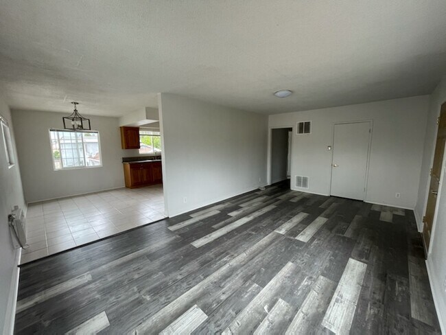 Building Photo - 6923 Ben Ave