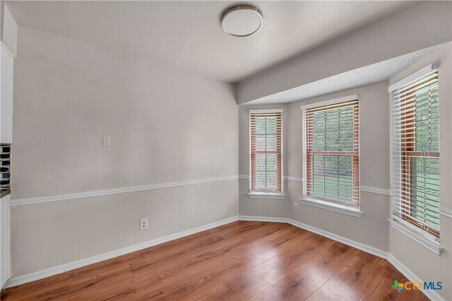 Building Photo - 2807 Bermuda Dr