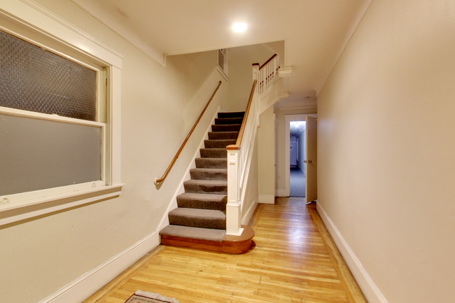 Building Photo - TOP FLOOR! LARGE CLOSET! On-Site LAUNDRY! ...