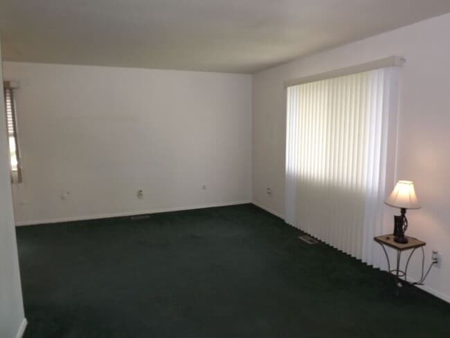 Building Photo - COMING SOON! Updated 2 bed 1 bath Condo
