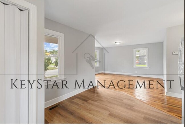 Building Photo - 429 Henry St