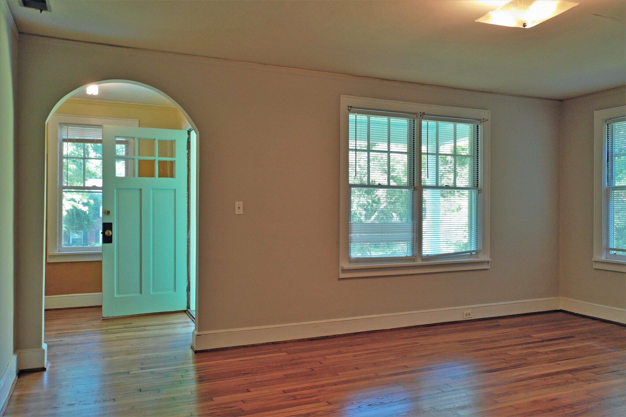 Building Photo - 120 S Harden St