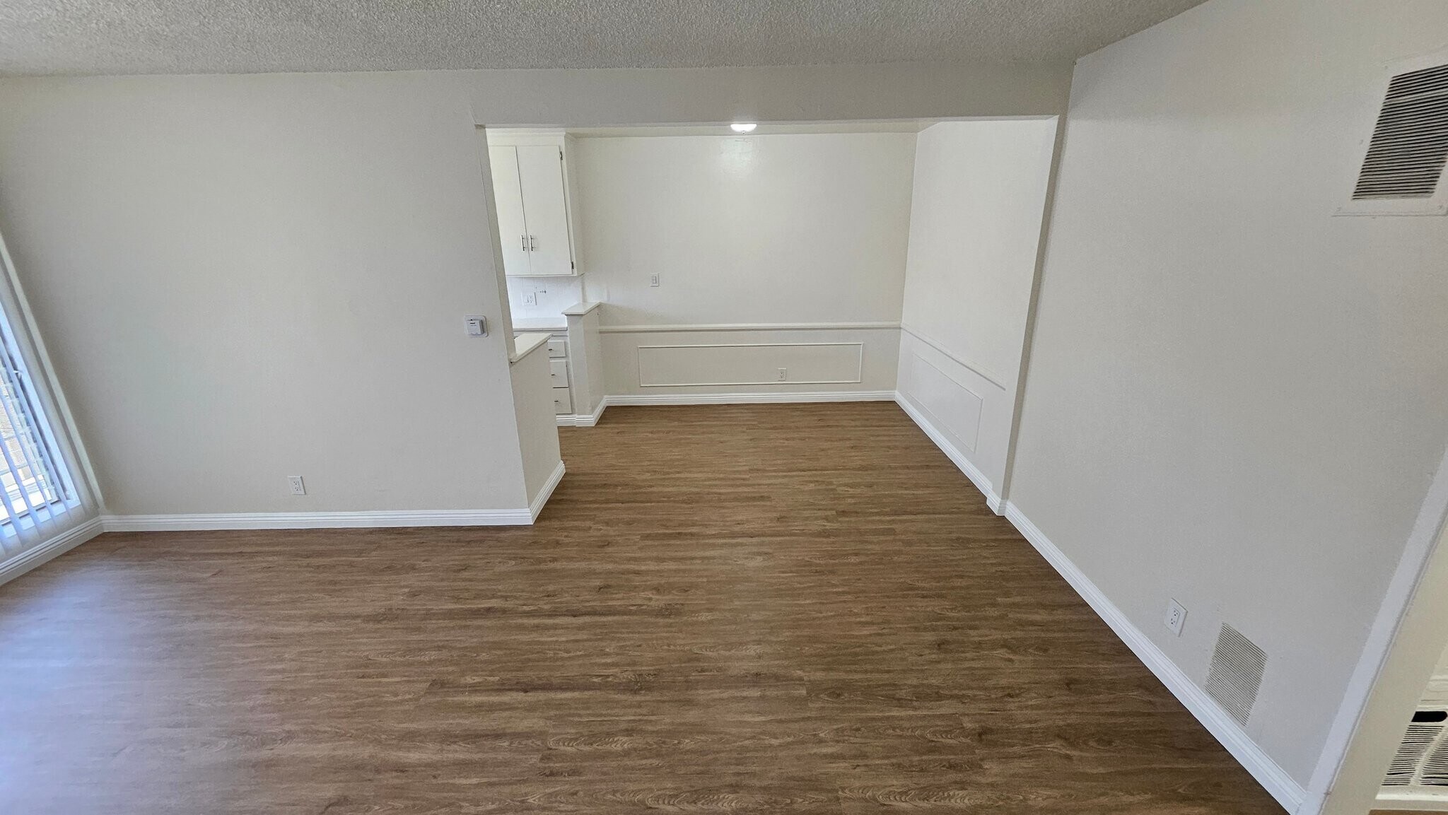 Building Photo - 3945 Stevely Ave