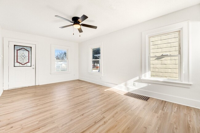 Building Photo - New 3 bedroom listing! RENT SPECIAL HALF OFF FIRST MONTH!