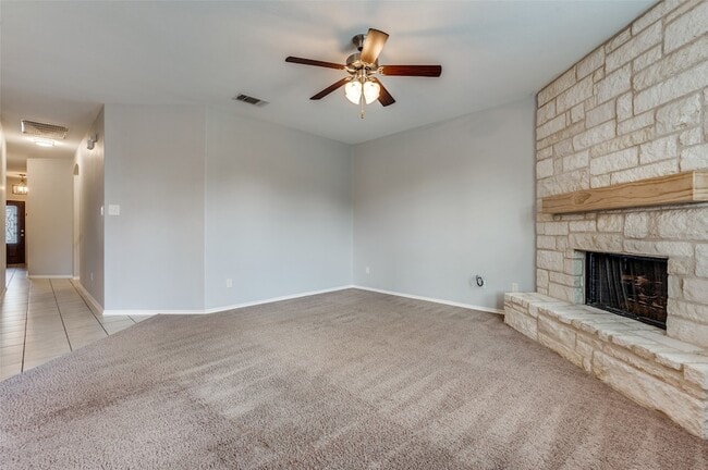 Building Photo - 1012 Lake Meadow Ln