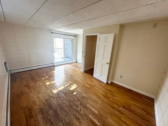 Building Photo - 26 Inman St