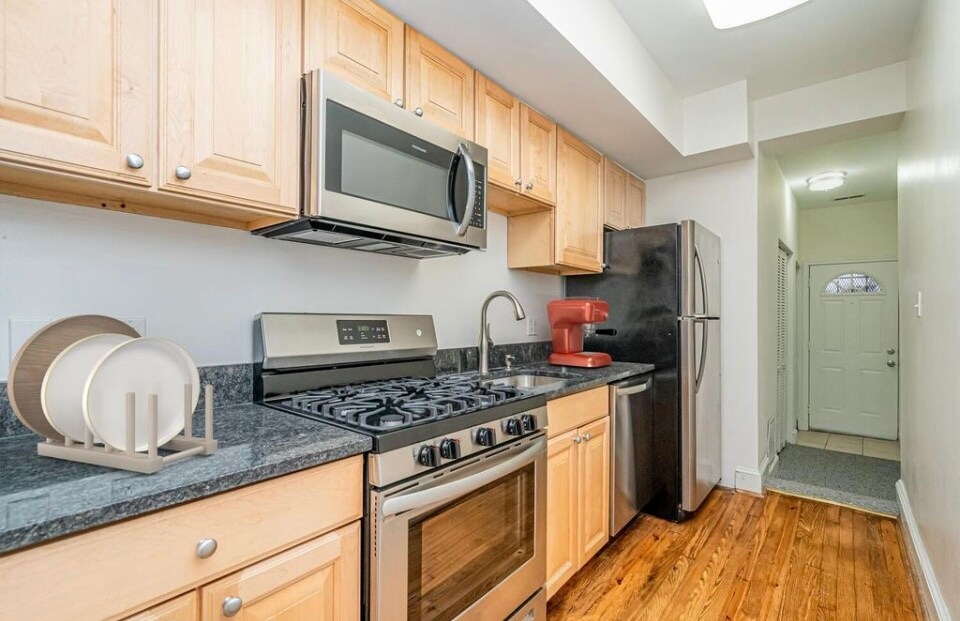Building Photo - 209 19th St NE