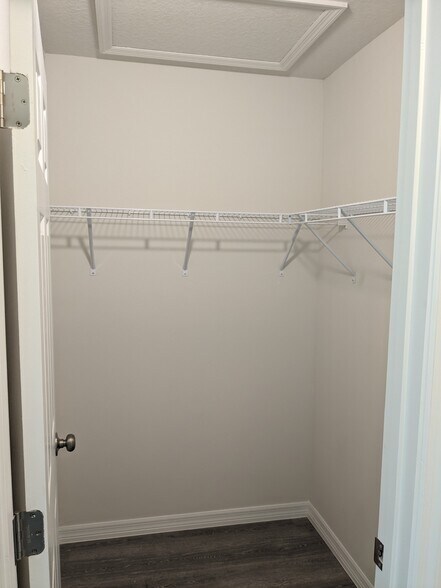 Building Photo - 5837 Babian Rd