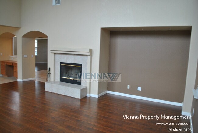 Building Photo - Beautiful 4 Bedroom + Study in Desirable N...