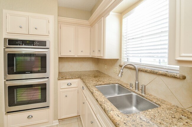 Building Photo - 2554 Hodges Bend Cir