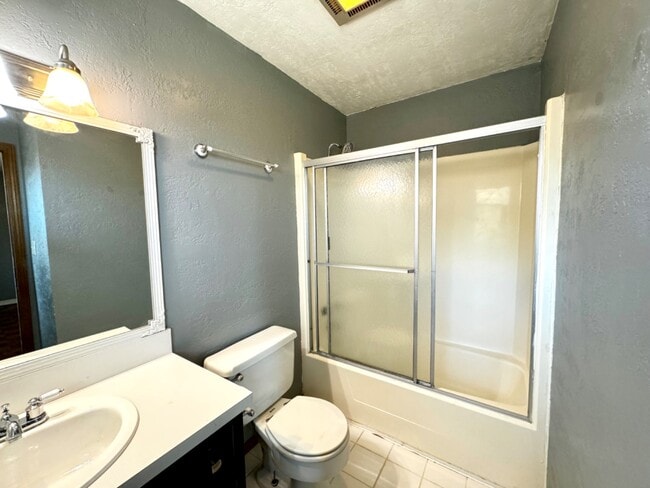Building Photo - 601 Rosewood Ct