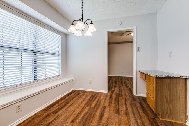 Building Photo - Lovely 3 Bedroom, 2 Bathroom Home in Mesqu...