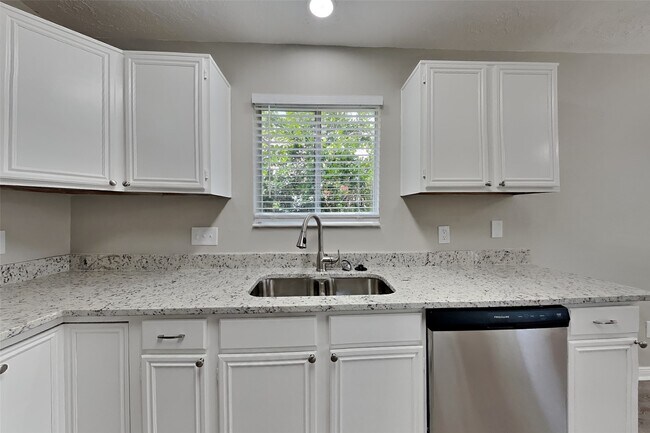 Building Photo - 4519 Kimball Dr