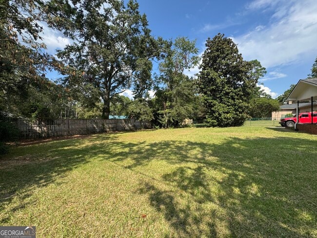 Building Photo - 107 Belair Dr