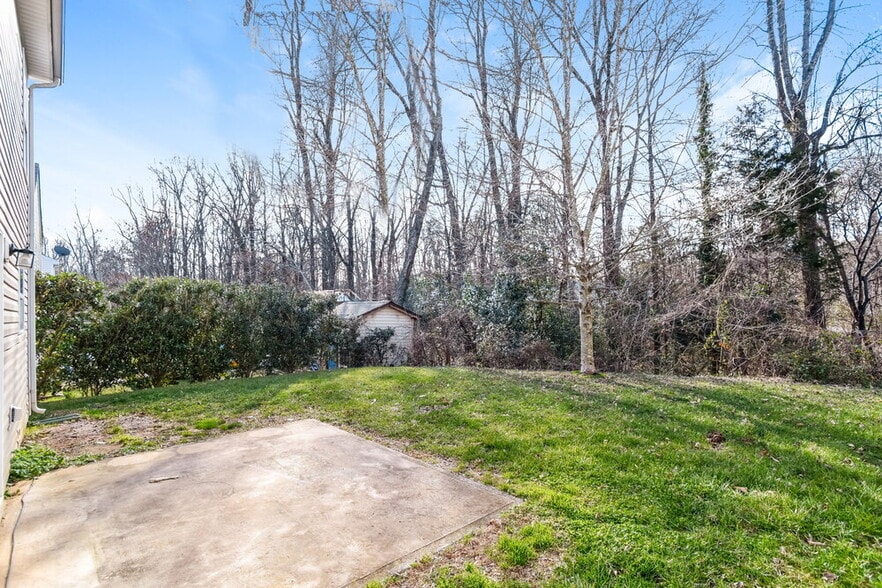 Building Photo - 5231 Fernhill Dr