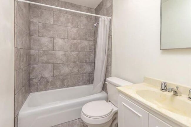 Building Photo - 3BD/2.5BA Townhouse located in Barfield Place!