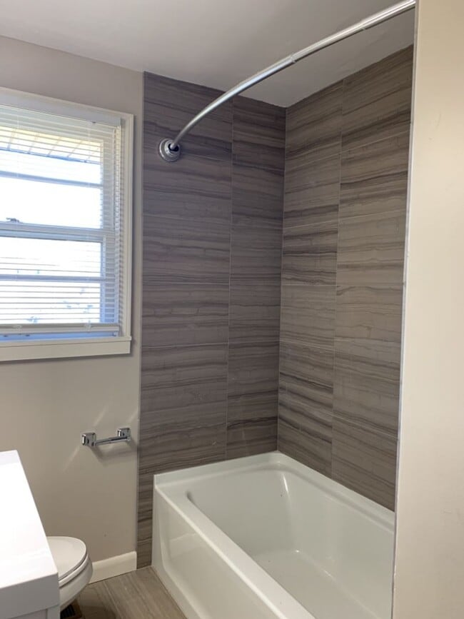 Building Photo - 106 Hackett Ct