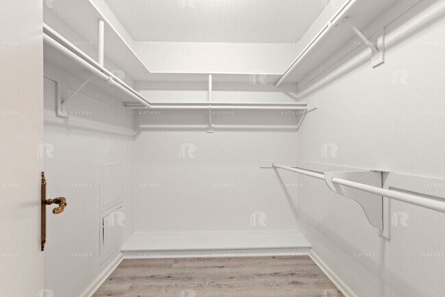 Building Photo - (Ellie:B) Promenade West – Unit #208