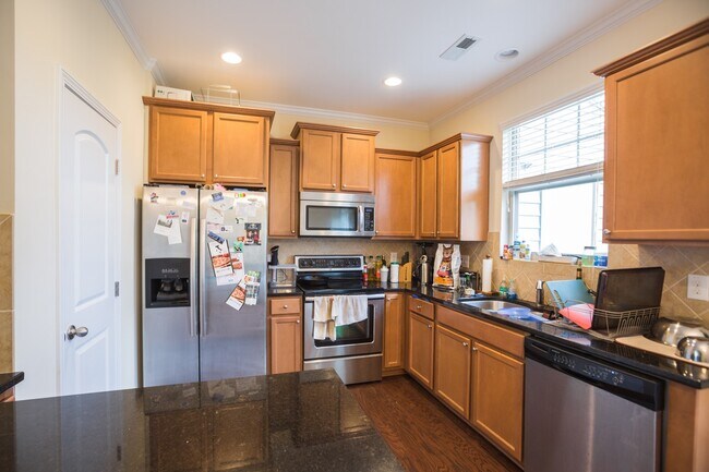 Building Photo - 3 bedroom townhome just minutes from Duke!! Located in the popular Thompson Ridge Community!