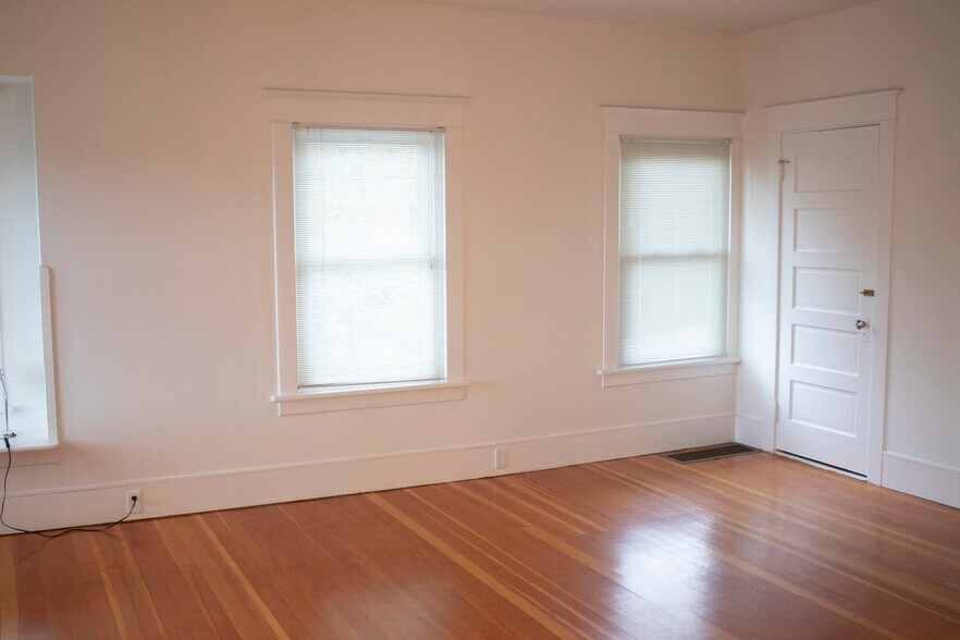 Building Photo - 2905 SW 4th Ave