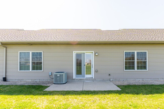 Building Photo - 2368 Concord Dr