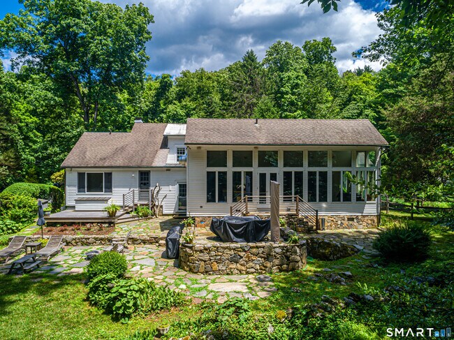 Building Photo - 896 Westport Rd