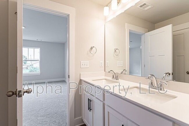 Building Photo - 124 Keel Ln