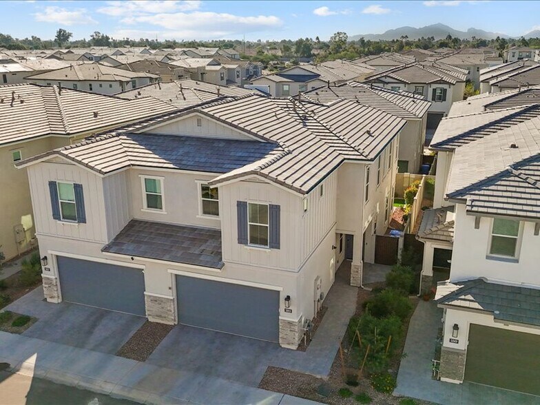 Building Photo - 5053 E Anderson Dr