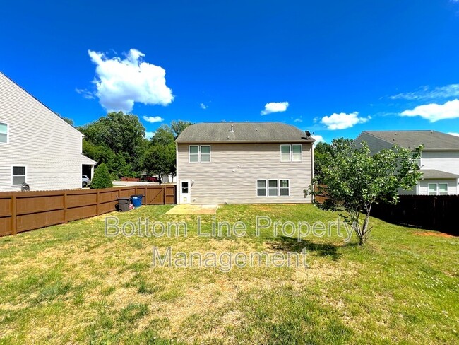 Building Photo - 815 Sarah Laura Ln