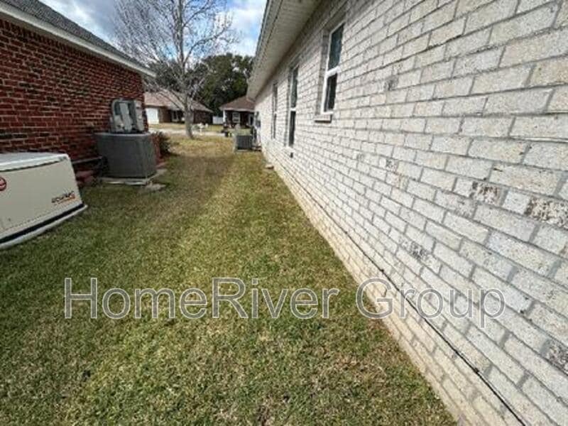 Building Photo - 3909 Throne Ct
