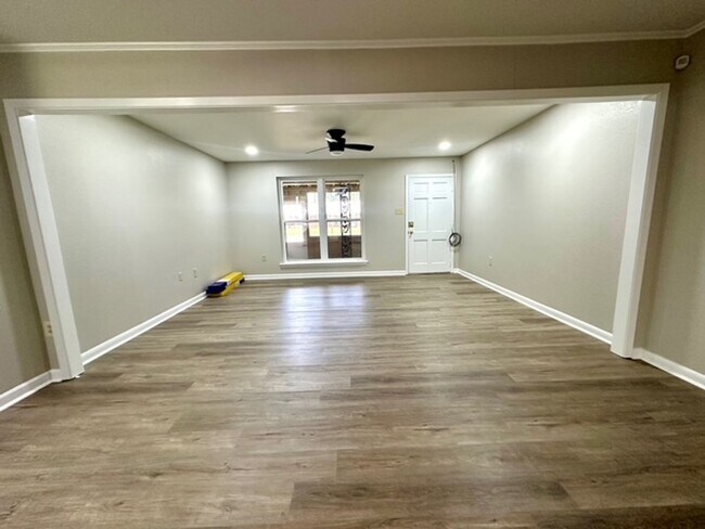 Building Photo - 1005 E Grace St