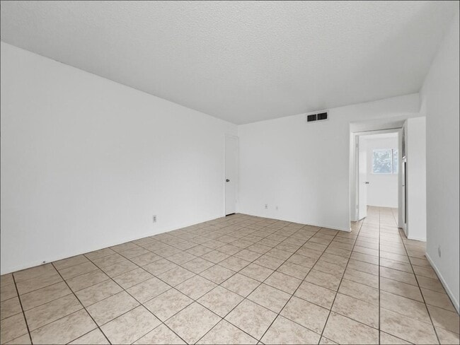 Building Photo - 3427 Willowrun Dr