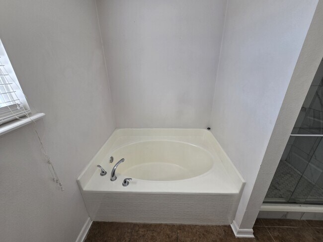 Building Photo - 127 Cedar Cir Dr