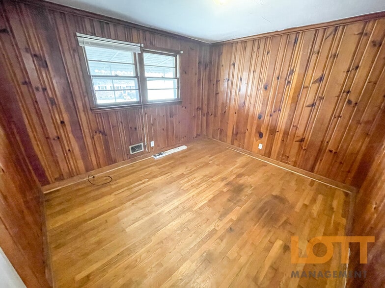 Building Photo - 323 Welcome Ave