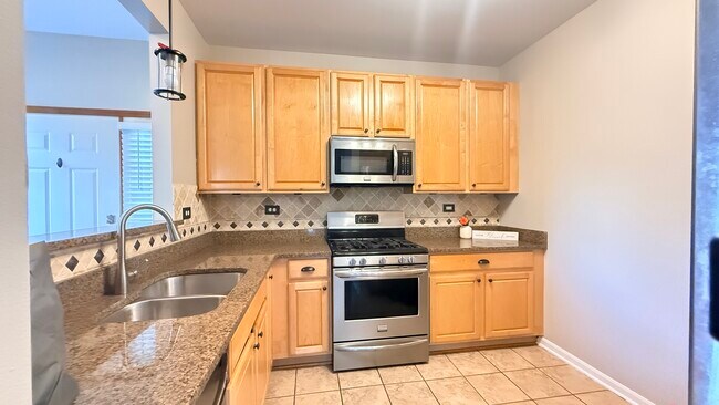 Building Photo - 2437 Oneida Ln