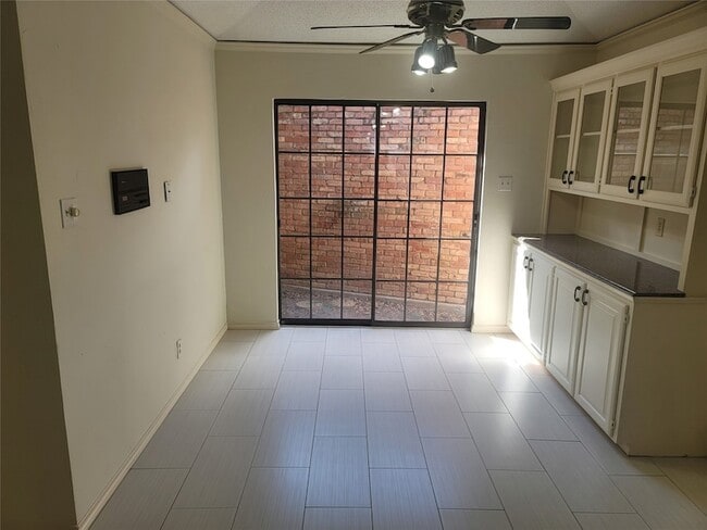 Building Photo - 5719 Encore Dr