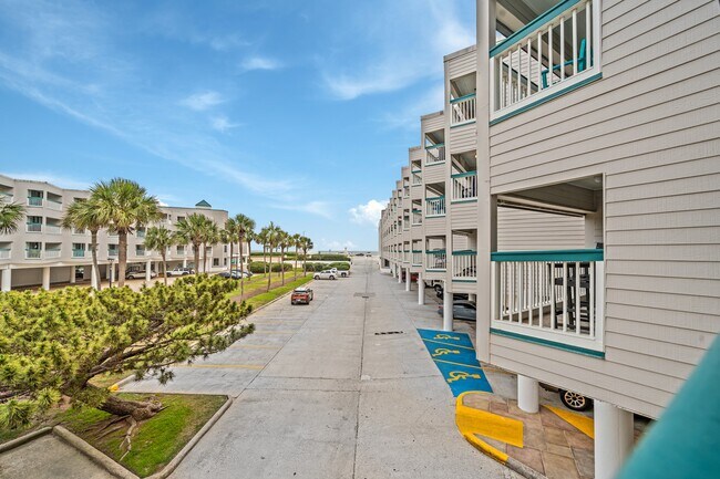 Building Photo - 6102 Seawall Blvd