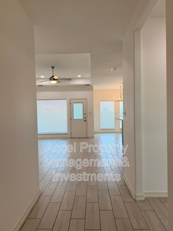 Building Photo - 418 Gonzalez Dr