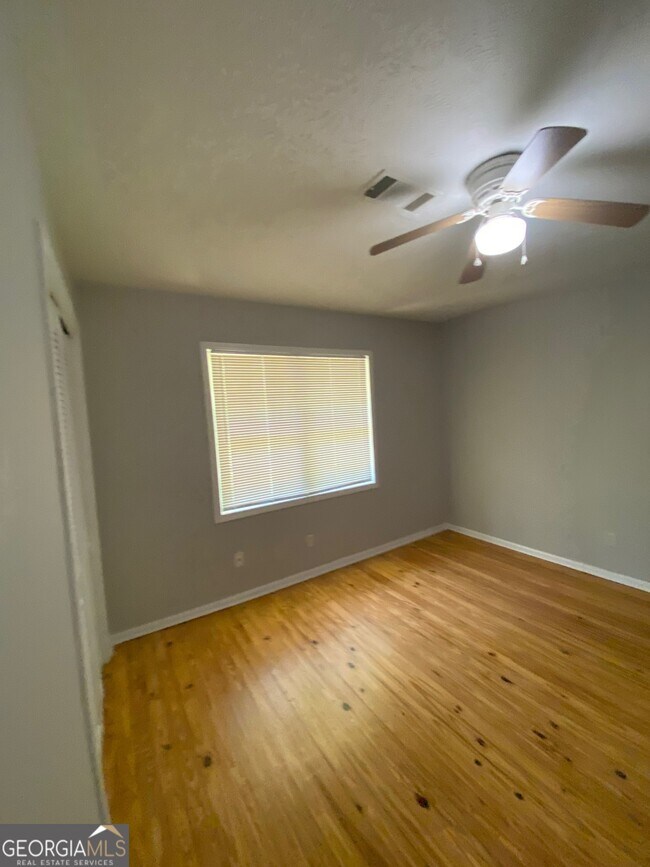 Building Photo - 56 Sunrise Cir