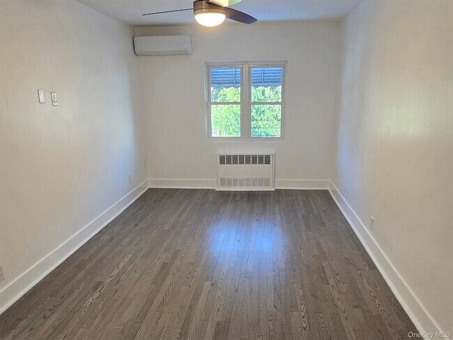 Building Photo - 74-11 85th Dr