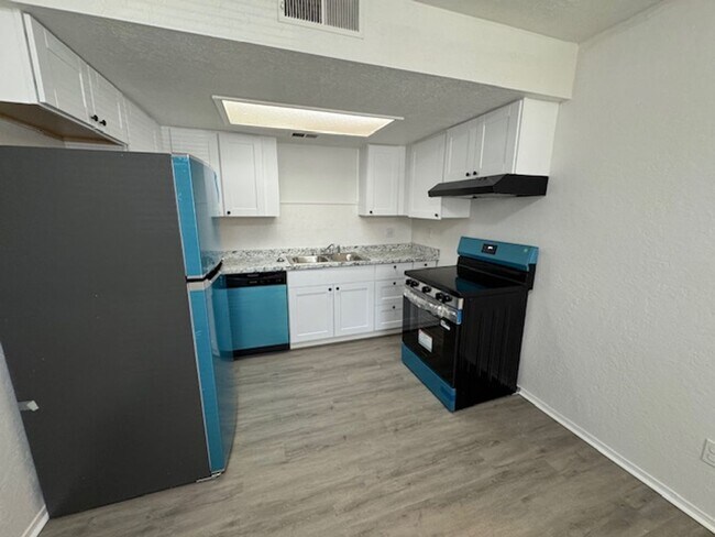 Building Photo - 1050 Meadowlark Ct SE