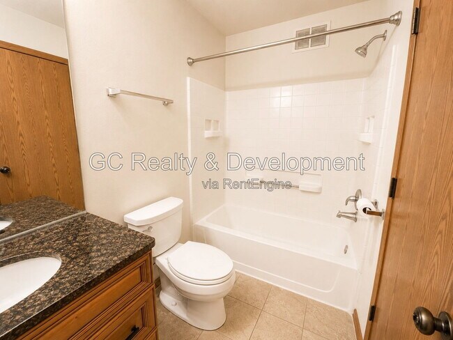 Building Photo - 312 Fieldstone Ct
