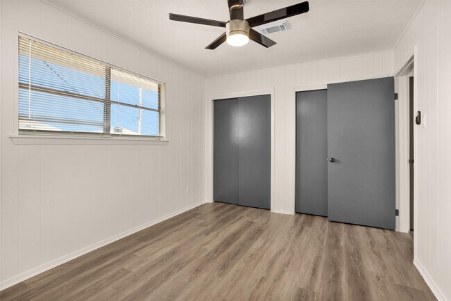 Building Photo - 539 Pompano St