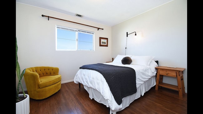 Building Photo - Beautiful single family home in Upper Holl...